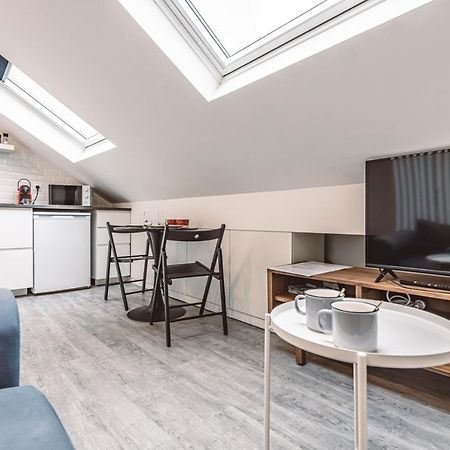 Le Coquet Logement Climatise Face A La Cathedrale - 3G Reims Bagian luar foto