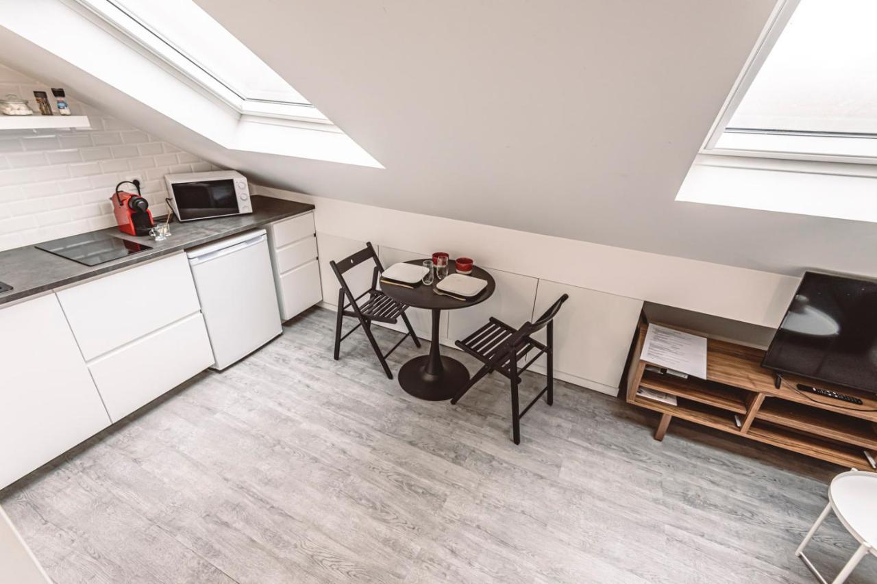 Le Coquet Logement Climatise Face A La Cathedrale - 3G Reims Bagian luar foto