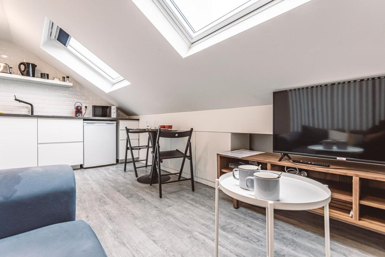 Le Coquet Logement Climatise Face A La Cathedrale - 3G Reims Bagian luar foto