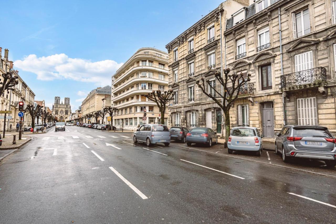 Le Coquet Logement Climatise Face A La Cathedrale - 3G Reims Bagian luar foto